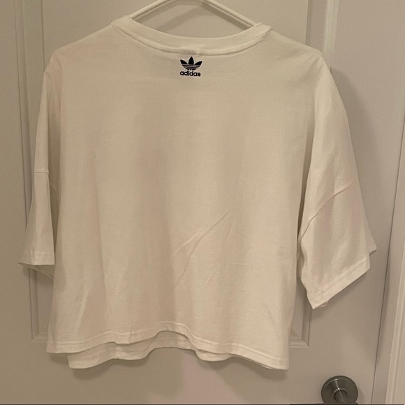 White cropped adidas shirt size XL - Picture 8 of 10
